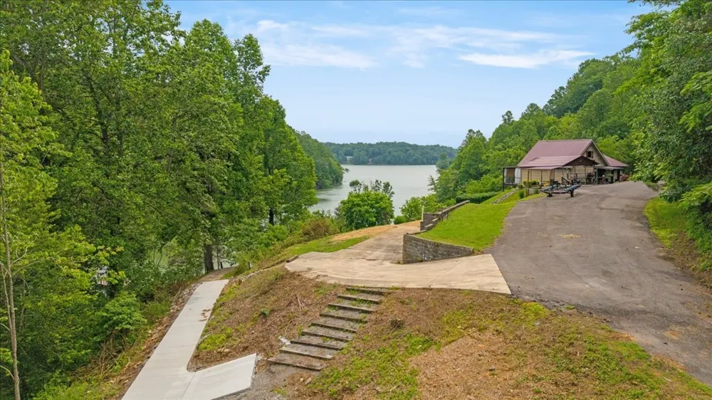 3T Barnes Lane Lynchburg, TN 37352
