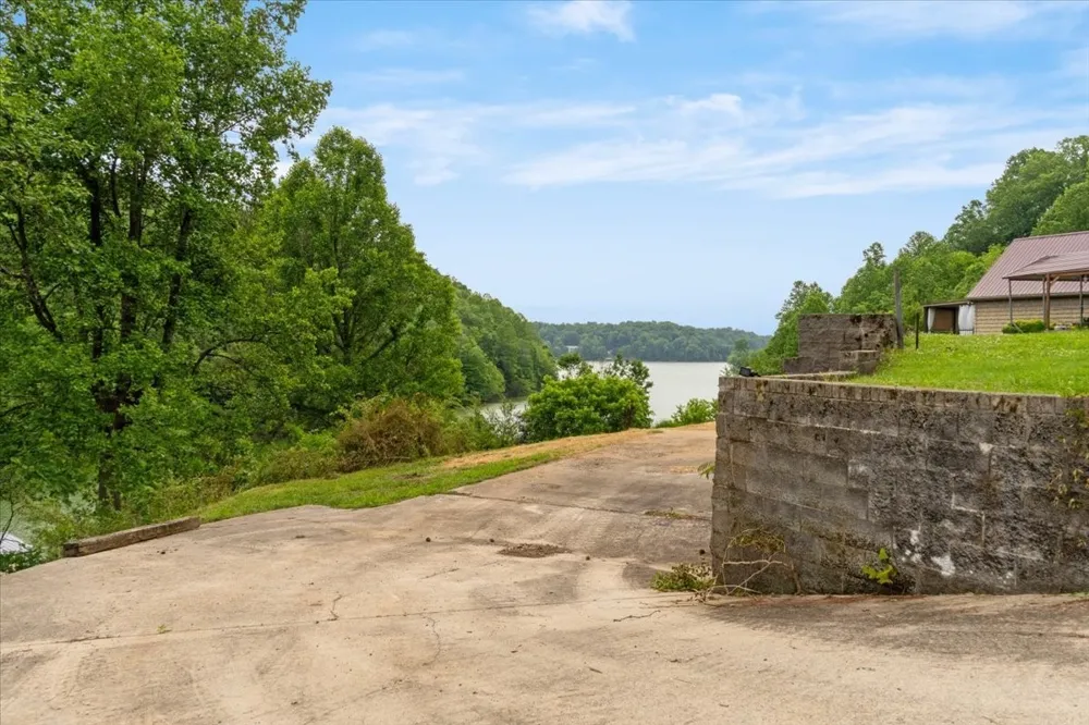 3T Barnes Lane Lynchburg, TN 37352