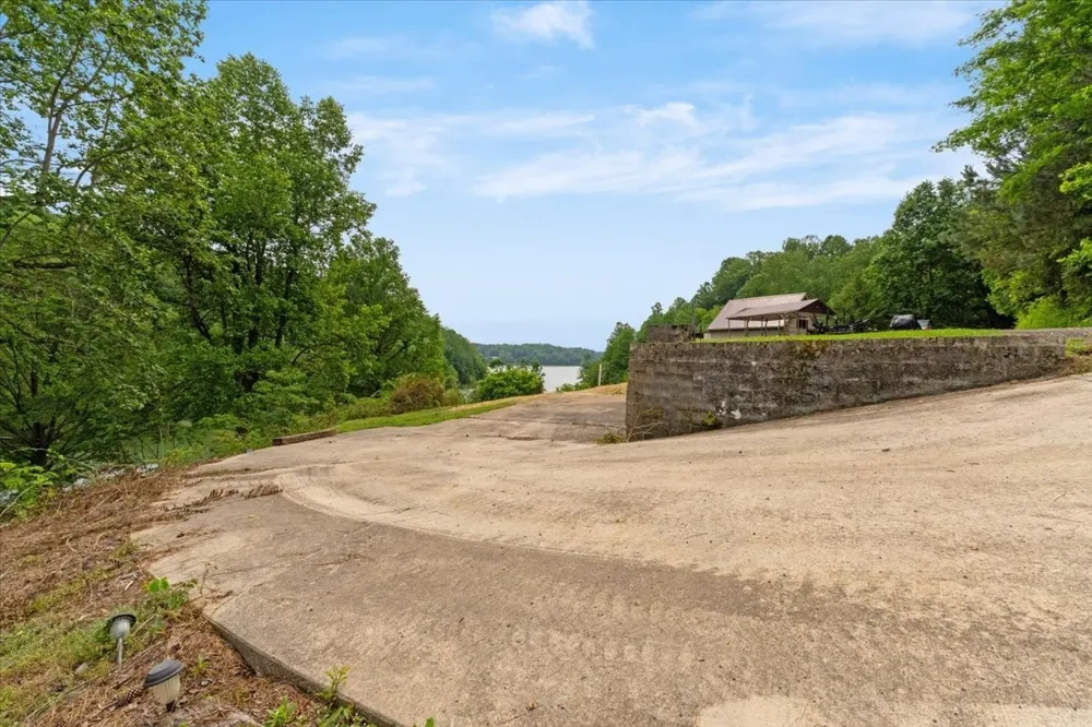 3T Barnes Lane Lynchburg, TN 37352