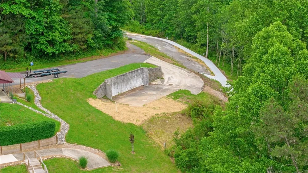 3T Barnes Lane Lynchburg, TN 37352