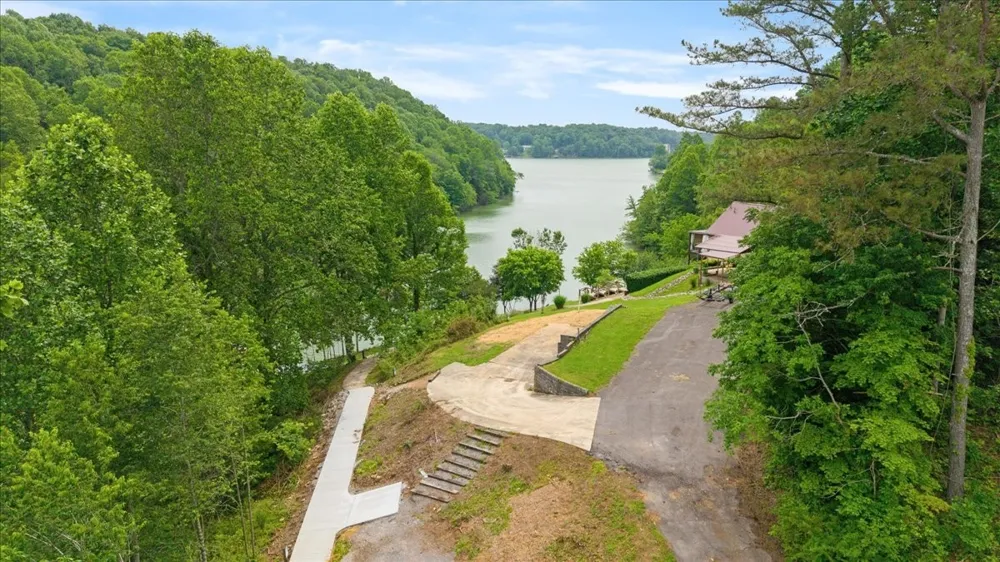 3T Barnes Lane Lynchburg, TN 37352