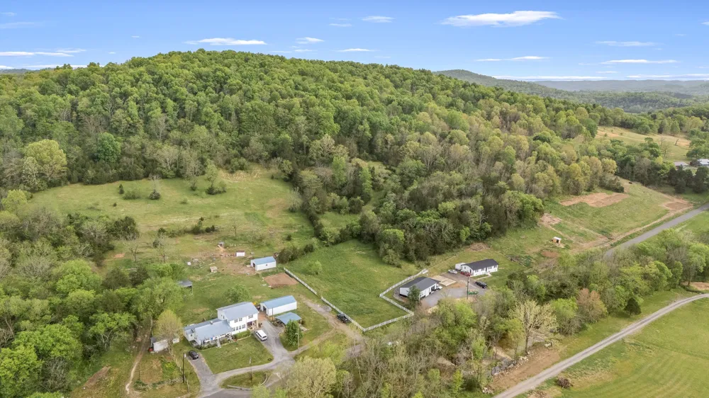 1036 Locke Creek Rd Readyville, TN 37149