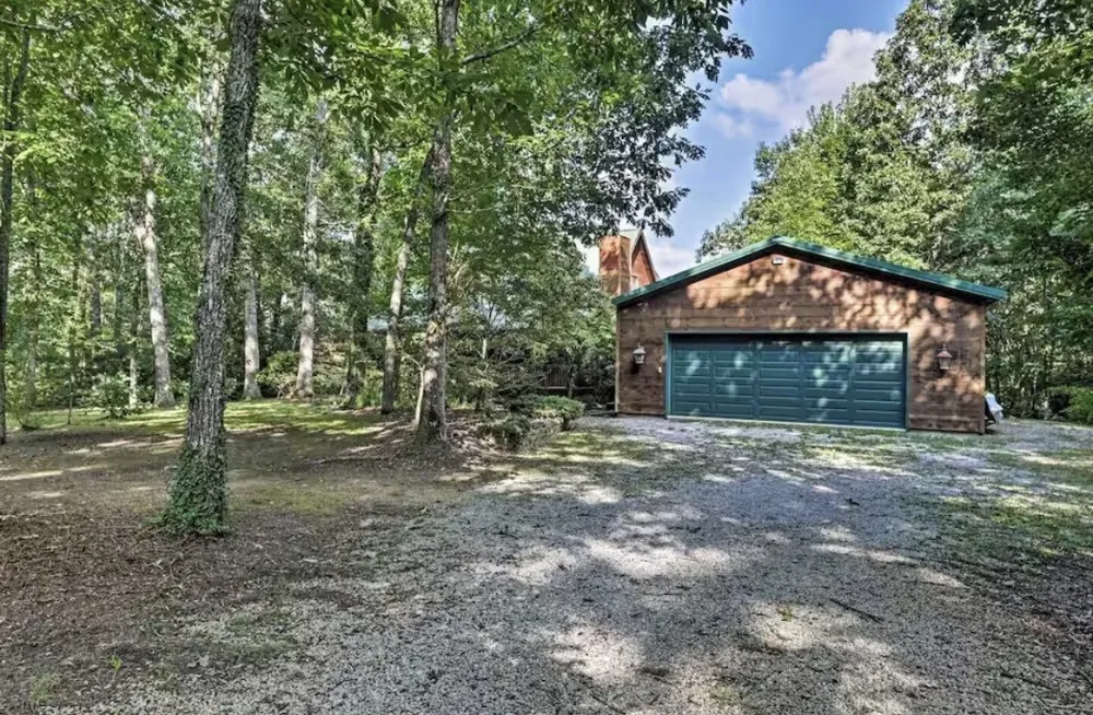 298 Eagle Lake Rd Coalmont, TN 37313