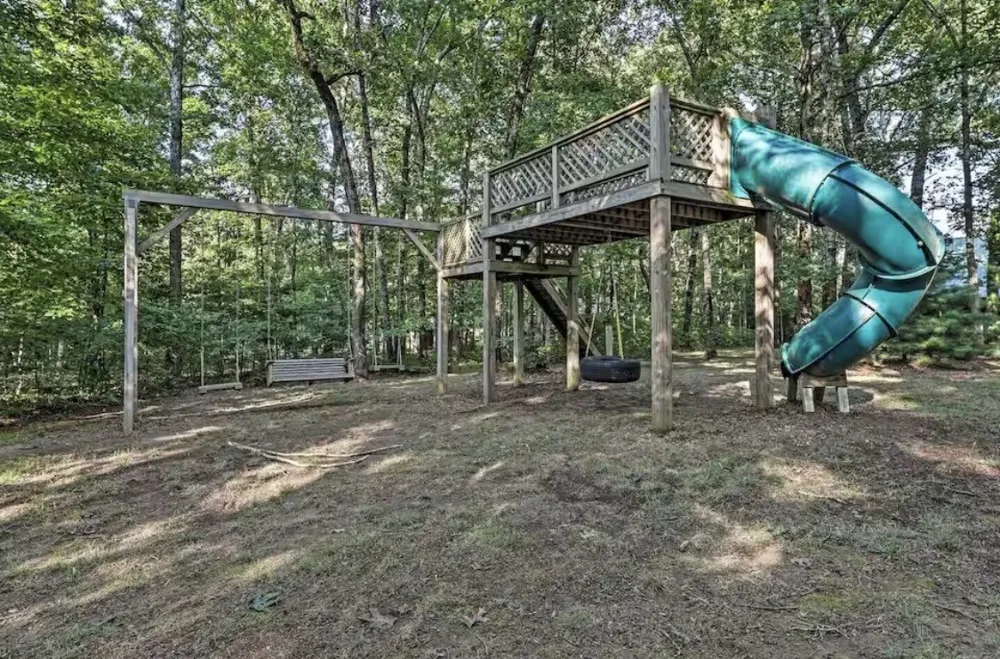 298 Eagle Lake Rd Coalmont, TN 37313