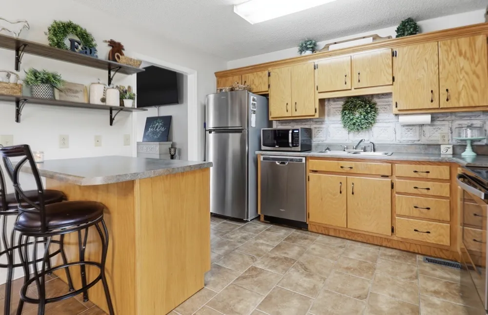 138 Poplar View Ln Huntland, TN 37345