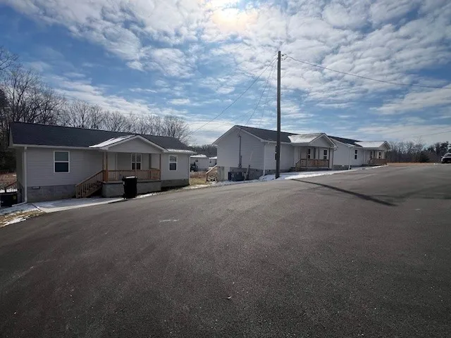 225 Iris Ln Crossville, TN 38555