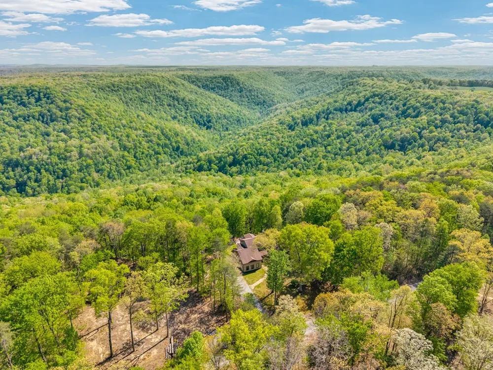 160 Eagles Bluff Cir Spencer, TN 38585