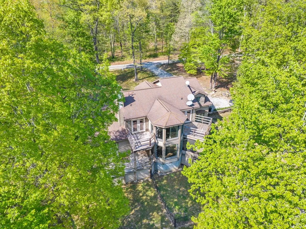 160 Eagles Bluff Cir Spencer, TN 38585