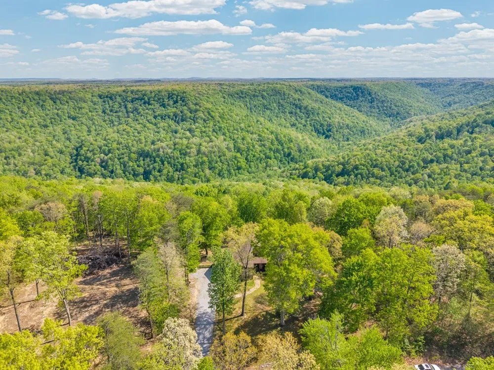 160 Eagles Bluff Cir Spencer, TN 38585