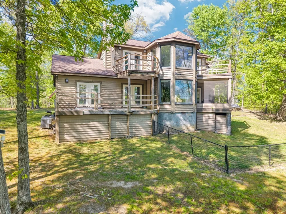 160 Eagles Bluff Cir Spencer, TN 38585