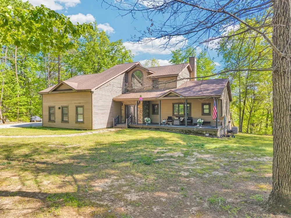 160 Eagles Bluff Cir Spencer, TN 38585