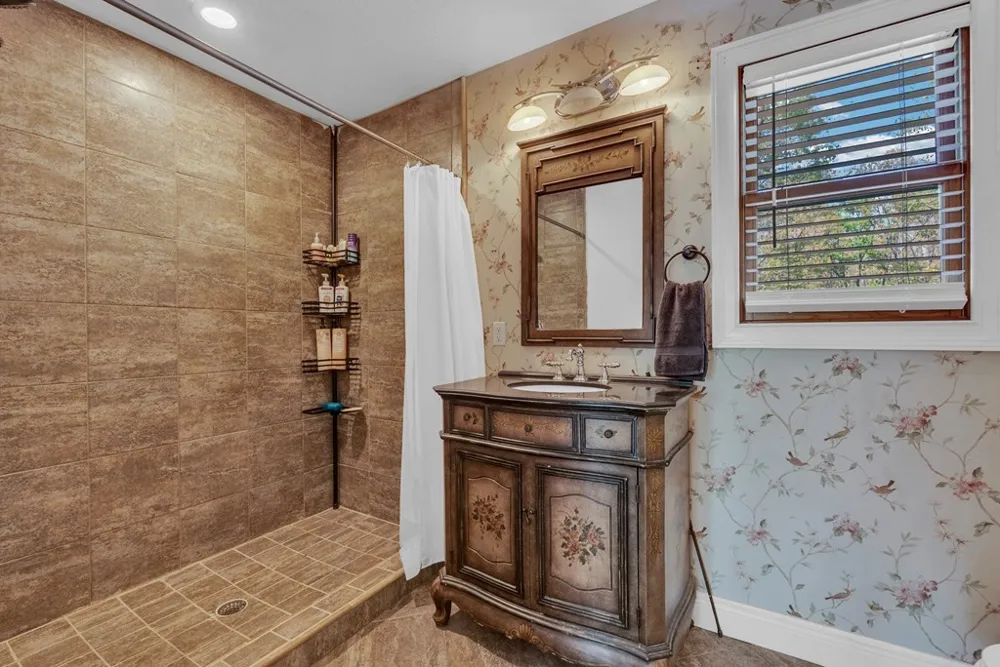 160 Eagles Bluff Cir Spencer, TN 38585