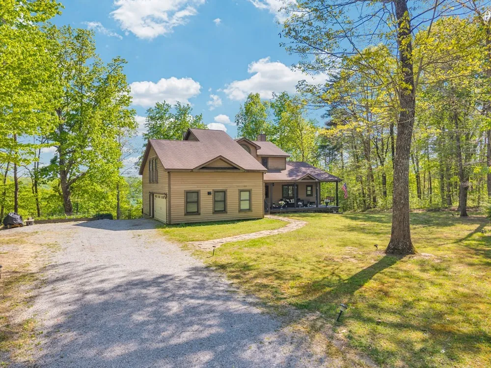160 Eagles Bluff Cir Spencer, TN 38585