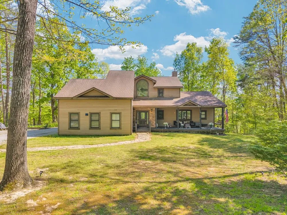 160 Eagles Bluff Cir Spencer, TN 38585