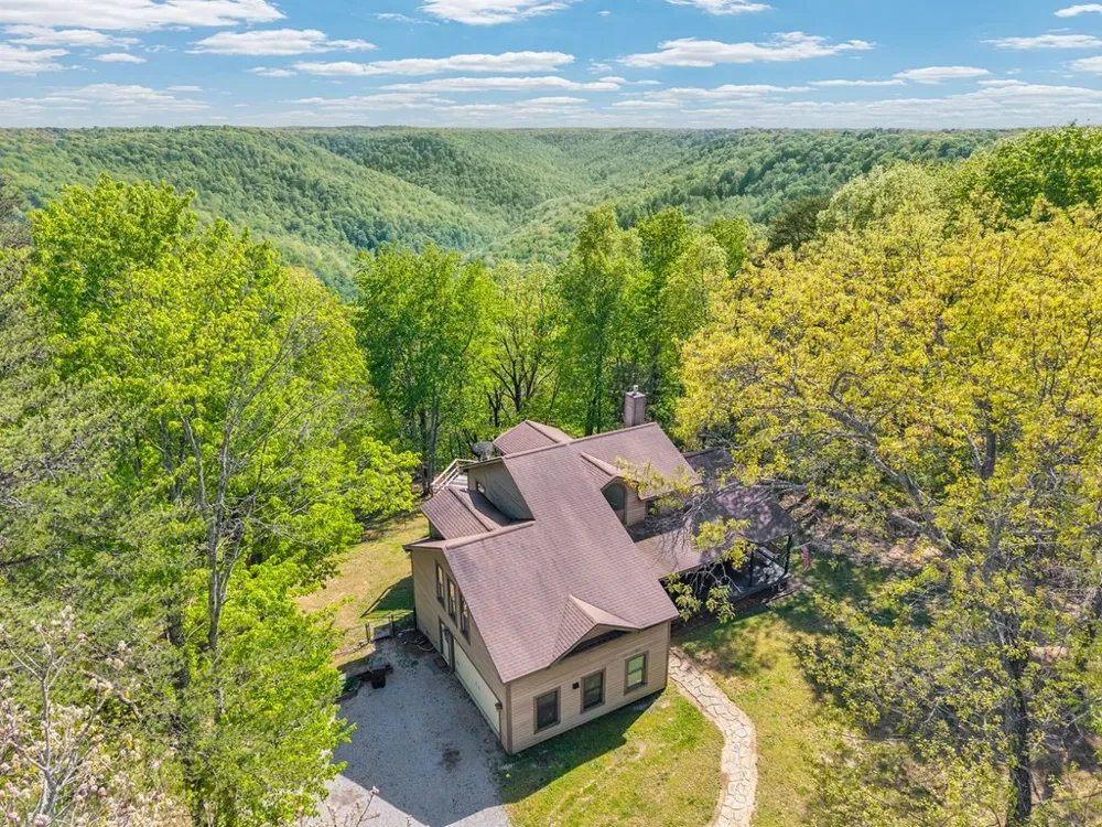 160 Eagles Bluff Cir Spencer, TN 38585