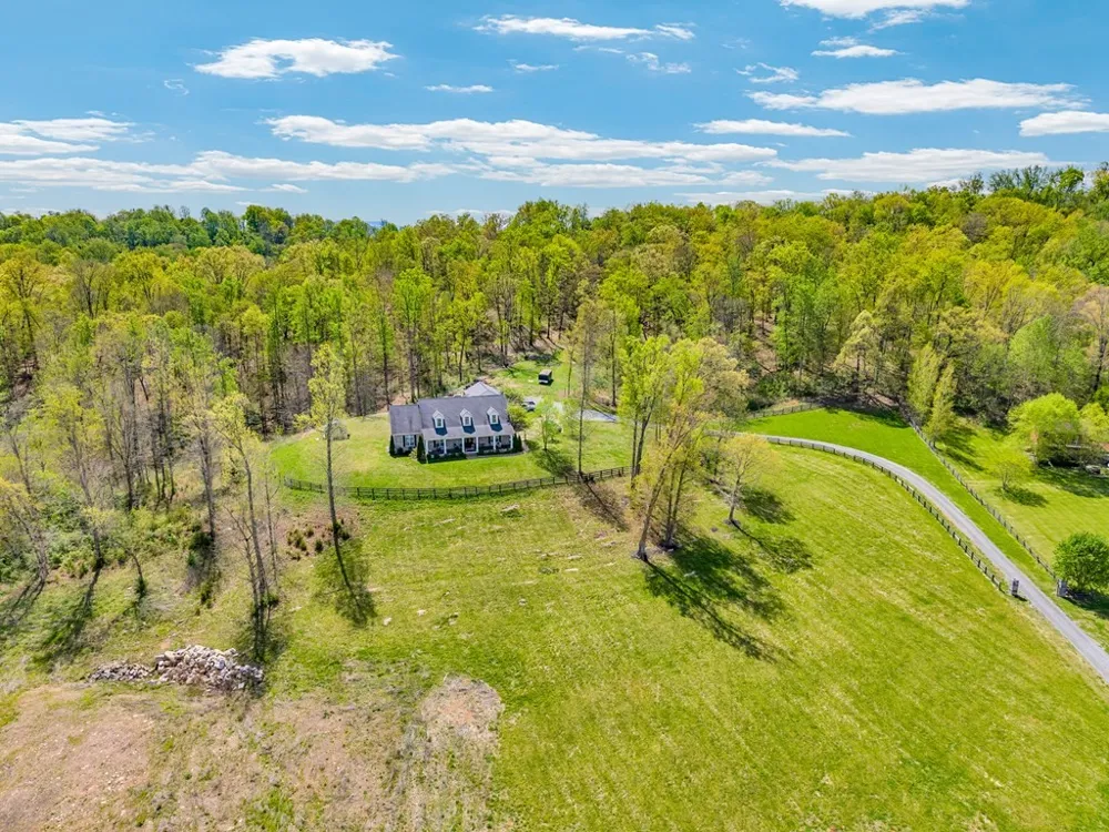 3631 Louisville Rd Louisville, TN 37777