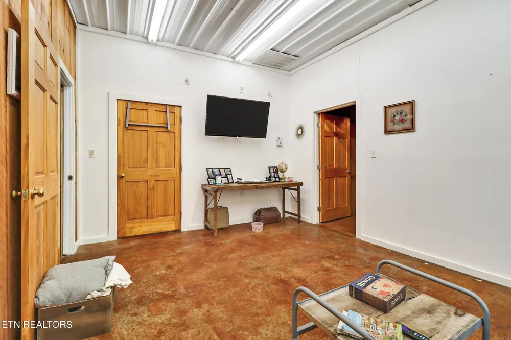 9988 Upper East Valley Rd Pikeville, TN 37367