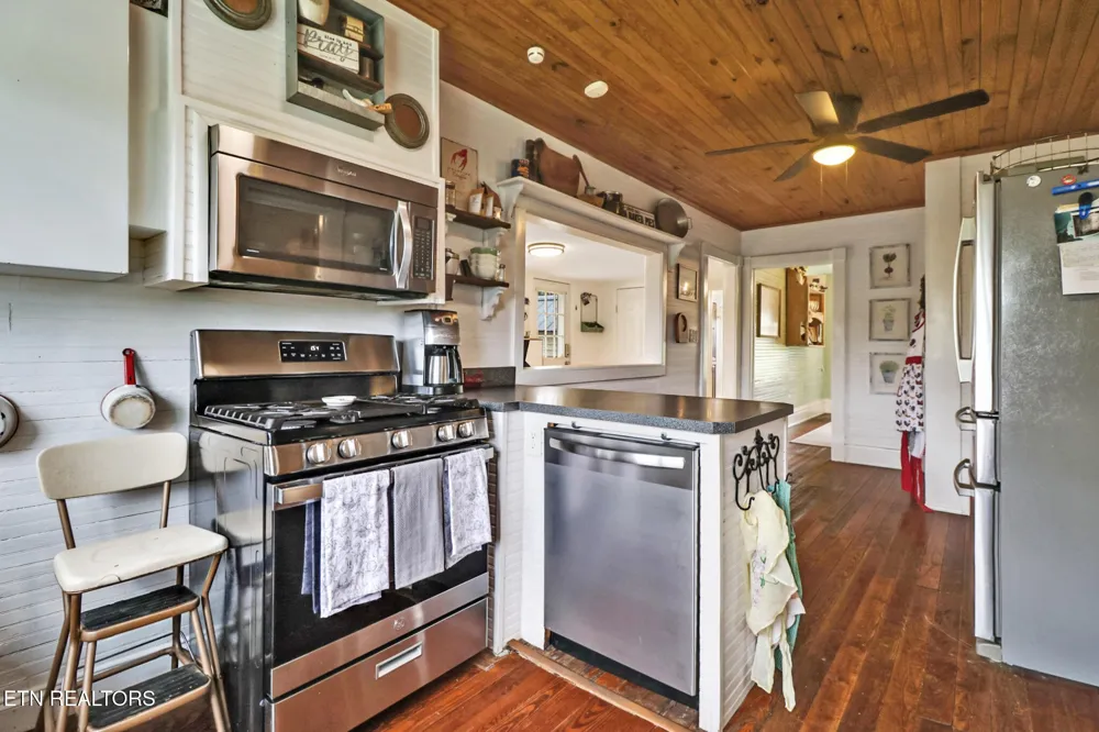 9988 Upper East Valley Rd Pikeville, TN 37367