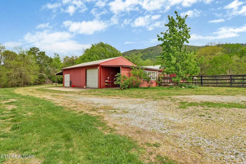 9988 Upper East Valley Rd Pikeville, TN 37367