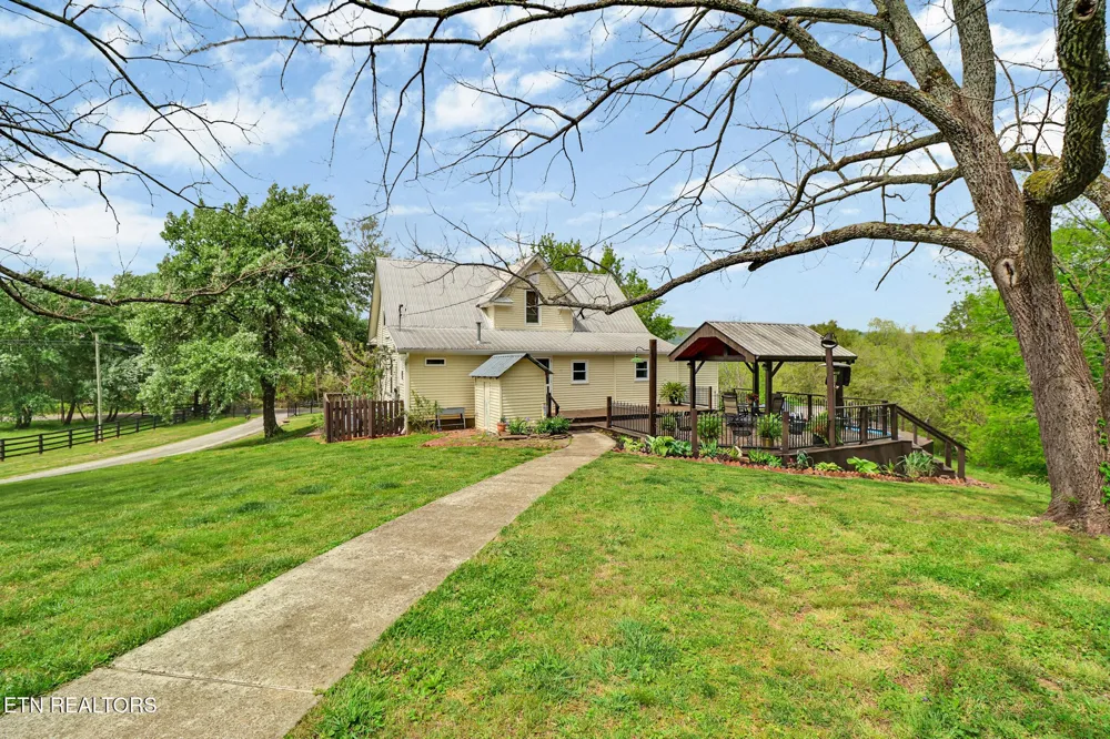 9988 Upper East Valley Rd Pikeville, TN 37367