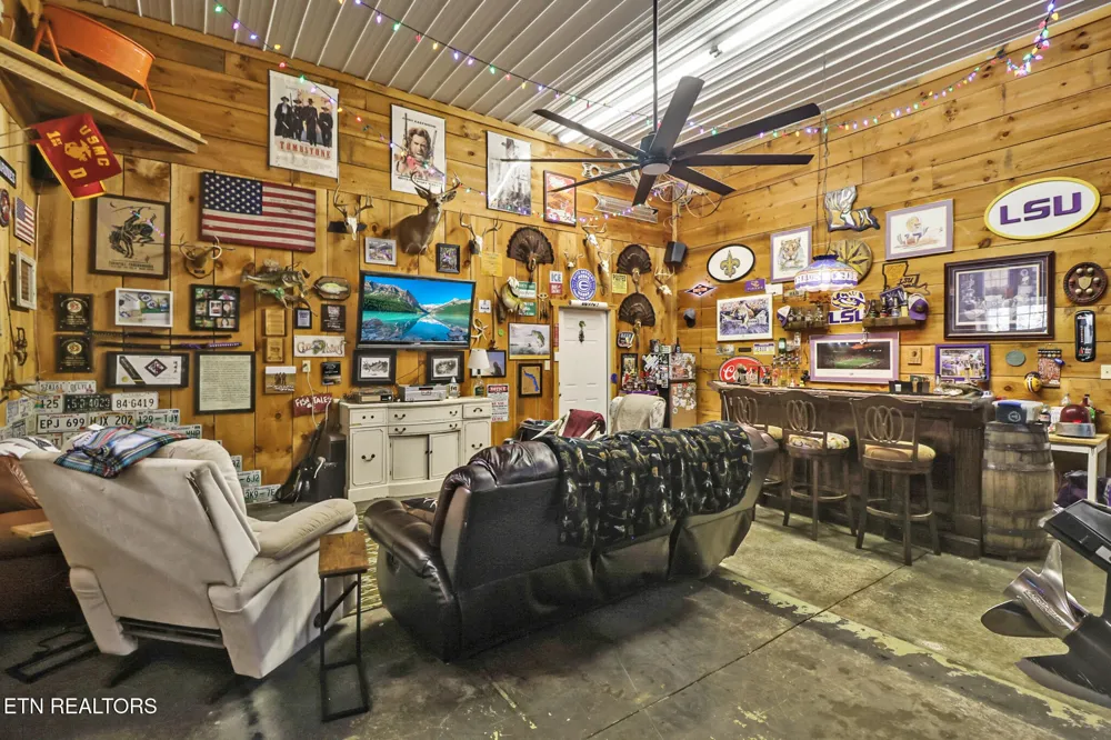 9988 Upper East Valley Rd Pikeville, TN 37367