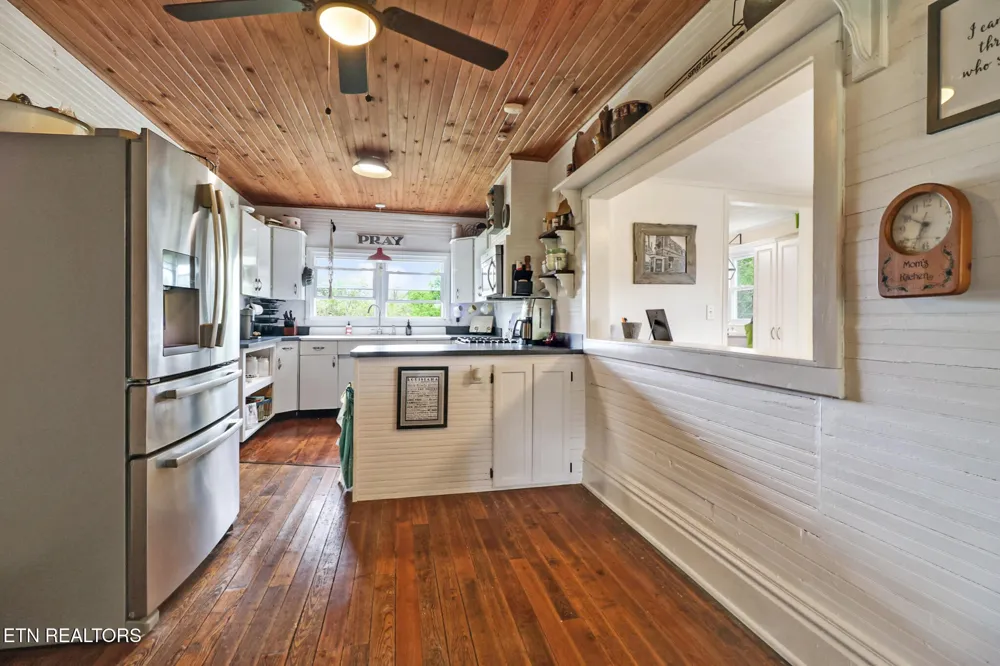 9988 Upper East Valley Rd Pikeville, TN 37367