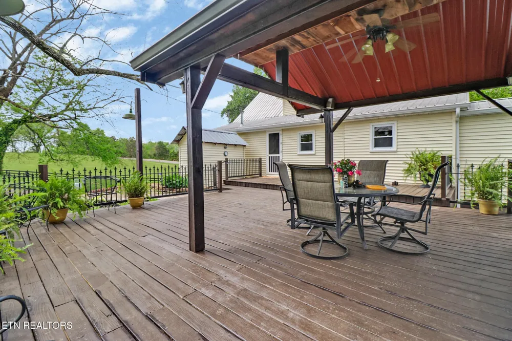 9988 Upper East Valley Rd Pikeville, TN 37367