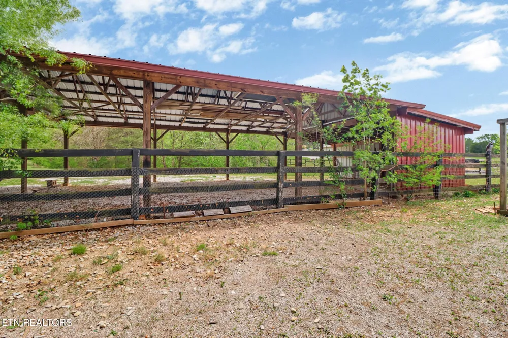 9988 Upper East Valley Rd Pikeville, TN 37367