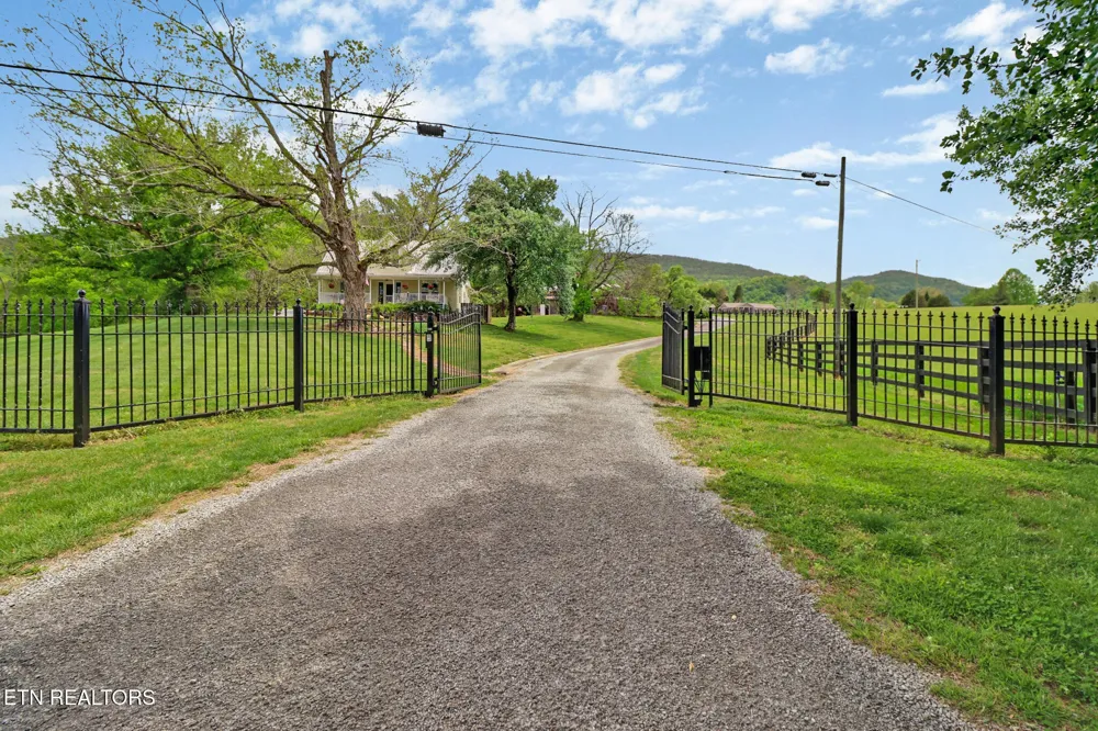 9988 Upper East Valley Rd Pikeville, TN 37367