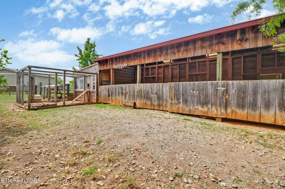 9988 Upper East Valley Rd Pikeville, TN 37367
