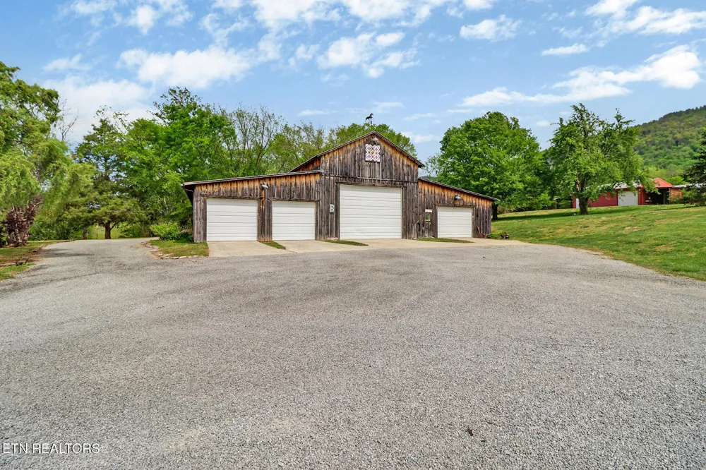 9988 Upper East Valley Rd Pikeville, TN 37367