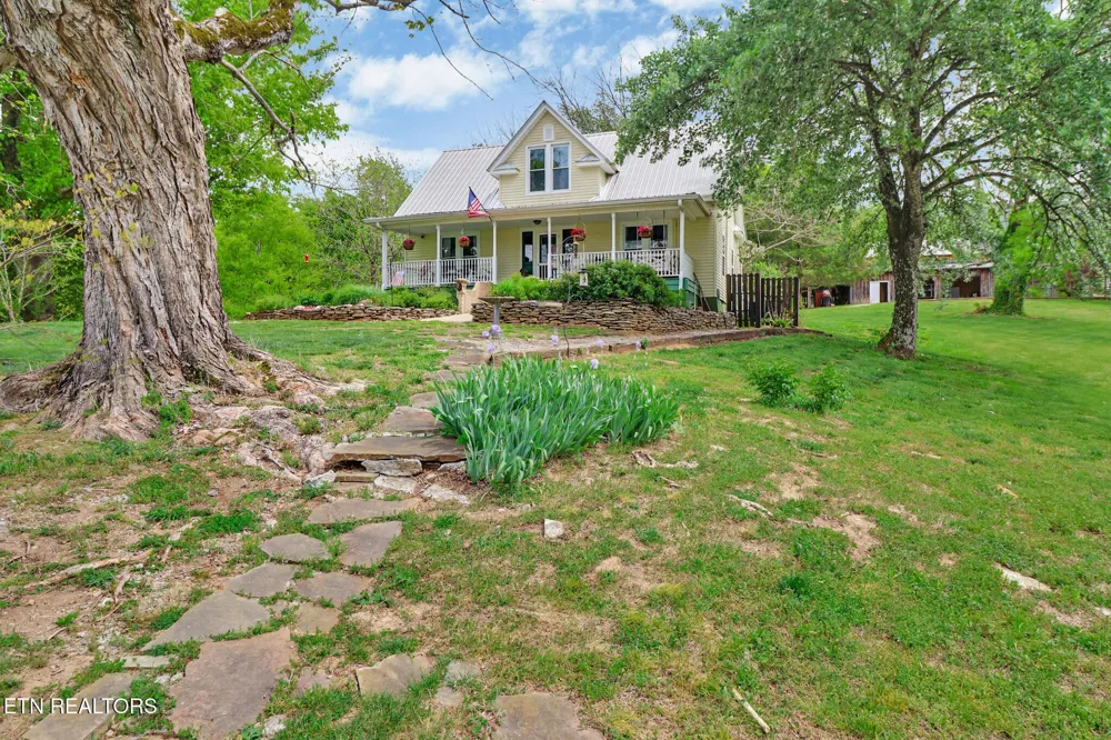 9988 Upper East Valley Rd Pikeville, TN 37367