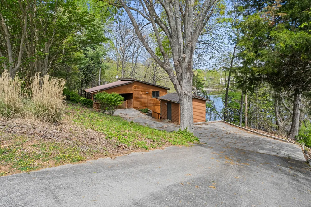 101 Woodland Pt Estill Springs, TN 37330