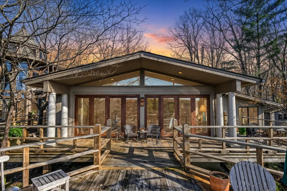 232 Hollingsworth Cove Rd Monteagle, TN 37356
