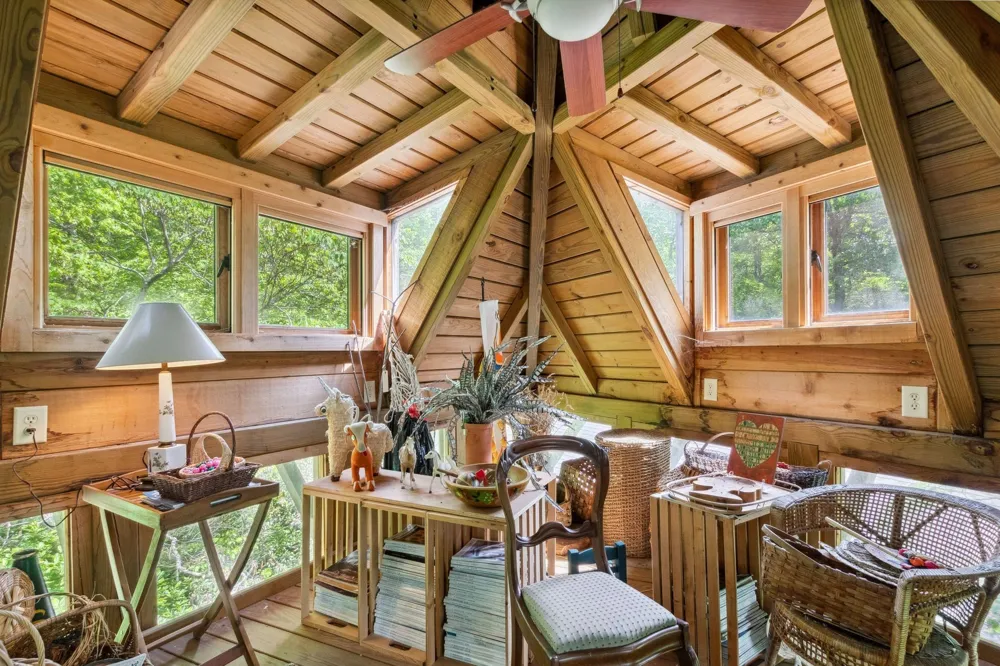 232 Hollingsworth Cove Rd Monteagle, TN 37356