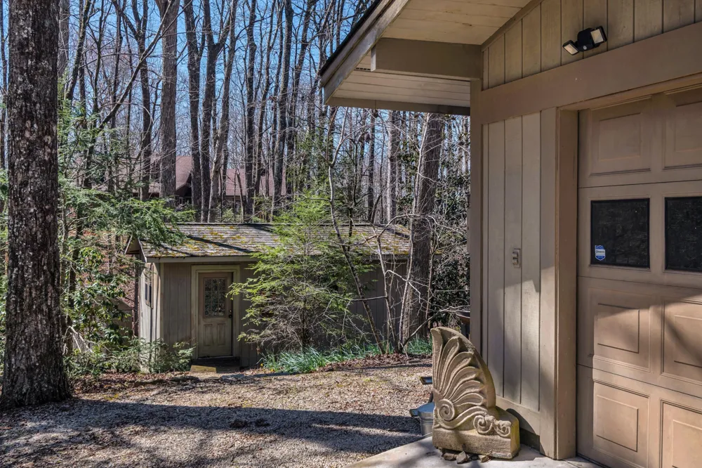 232 Hollingsworth Cove Rd Monteagle, TN 37356