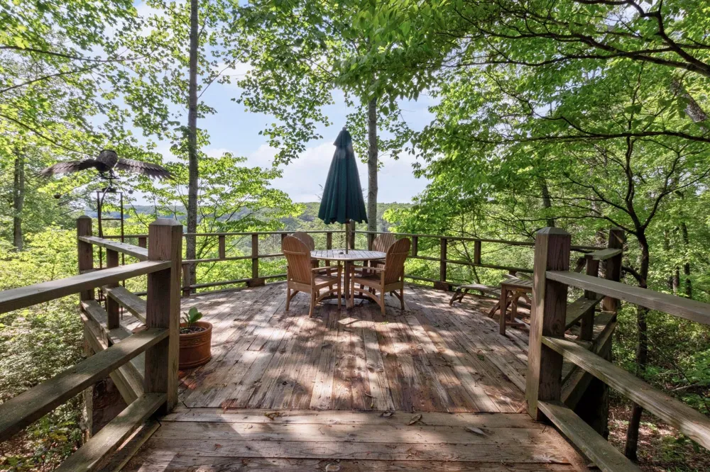232 Hollingsworth Cove Rd Monteagle, TN 37356