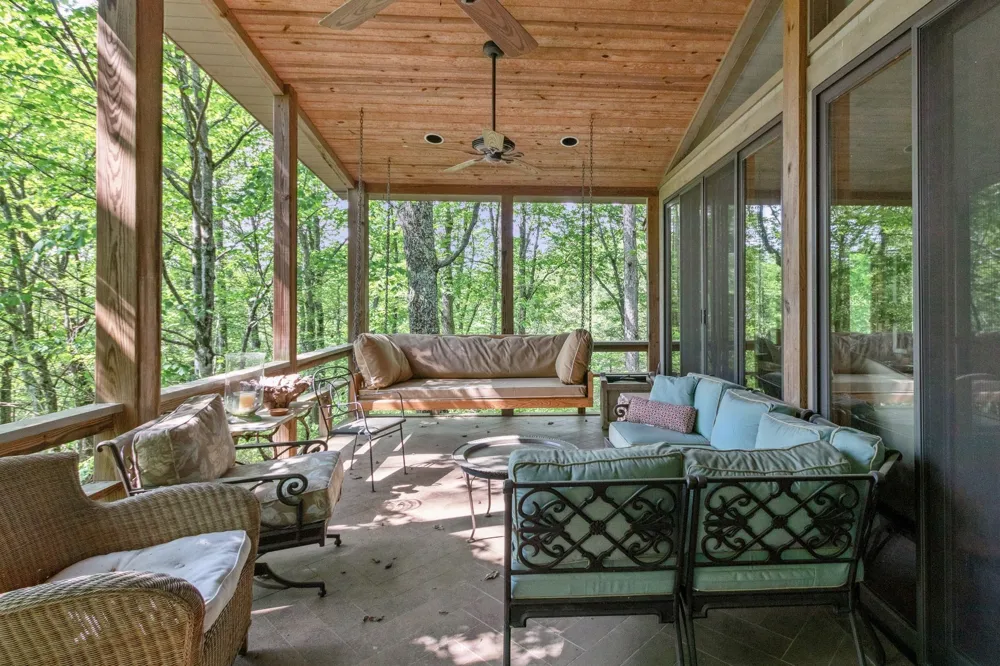 232 Hollingsworth Cove Rd Monteagle, TN 37356