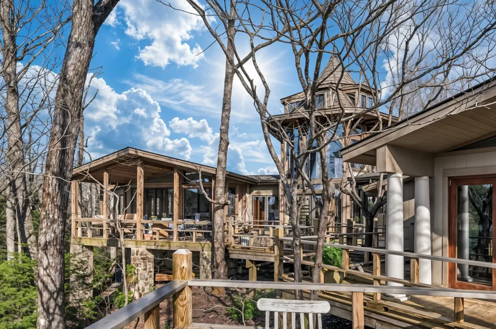 232 Hollingsworth Cove Rd Monteagle, TN 37356