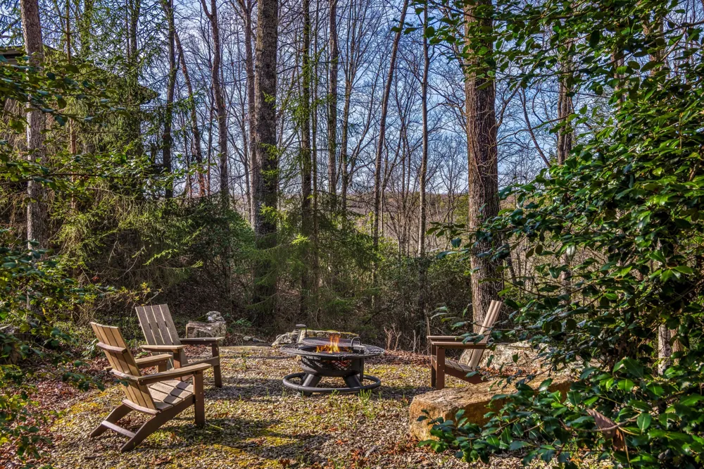 232 Hollingsworth Cove Rd Monteagle, TN 37356
