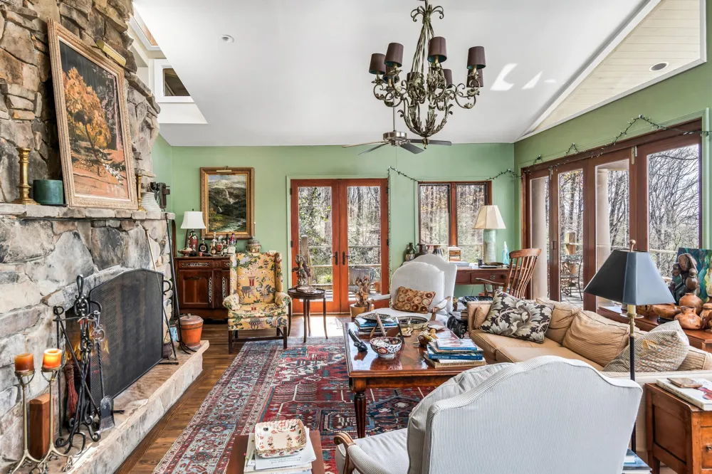 232 Hollingsworth Cove Rd Monteagle, TN 37356