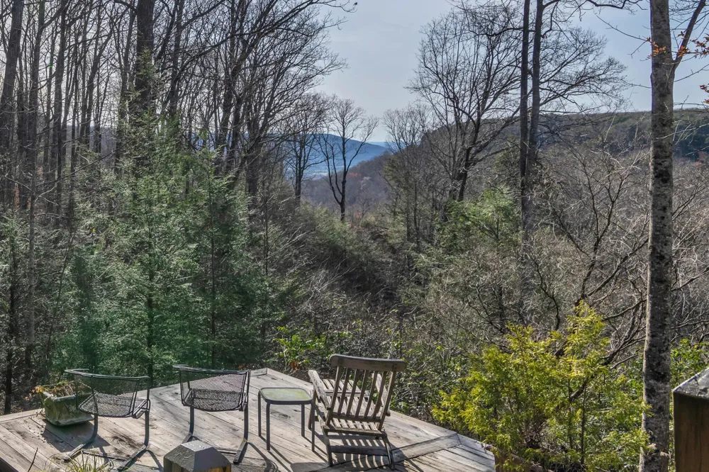 232 Hollingsworth Cove Rd Monteagle, TN 37356