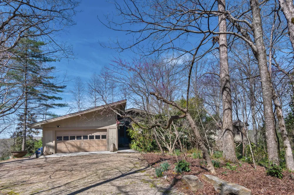 232 Hollingsworth Cove Rd Monteagle, TN 37356