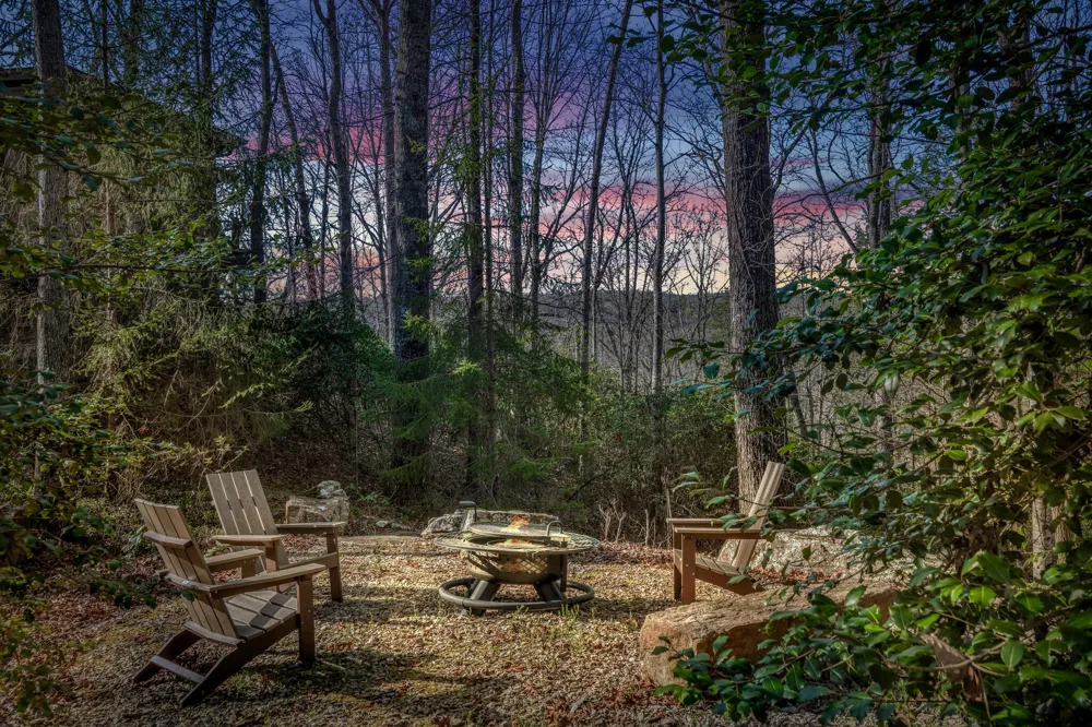 232 Hollingsworth Cove Rd Monteagle, TN 37356