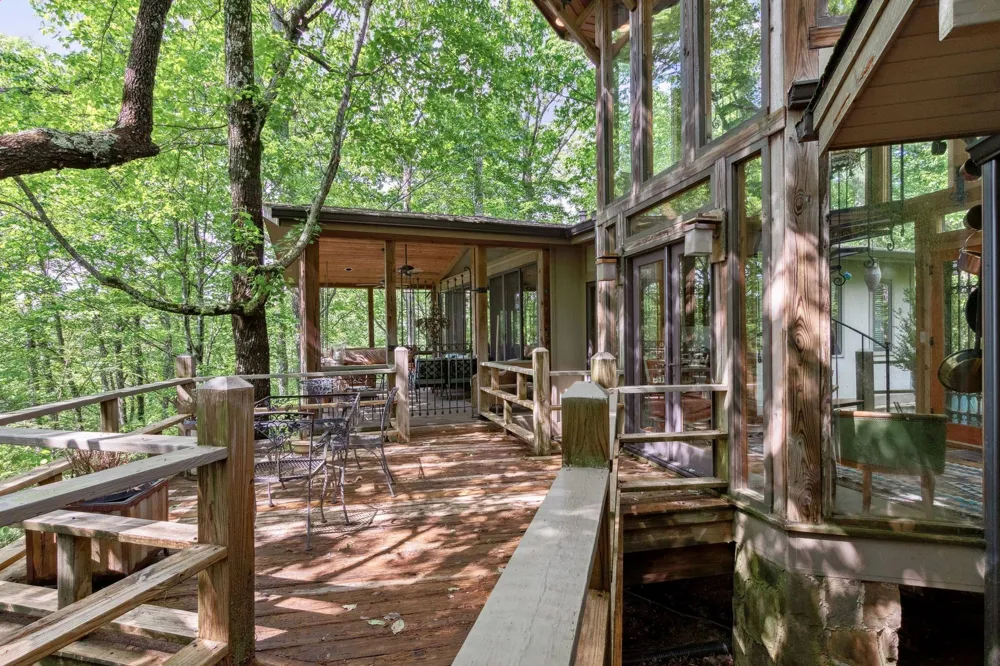 232 Hollingsworth Cove Rd Monteagle, TN 37356