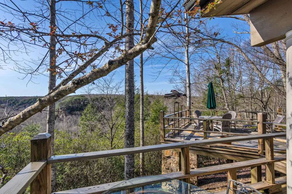 232 Hollingsworth Cove Rd Monteagle, TN 37356