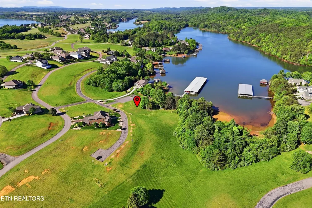 261 White Swan Drive Vonore, TN 37885