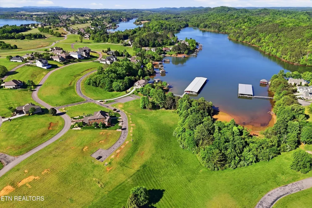 261 White Swan Drive Vonore, TN 37885