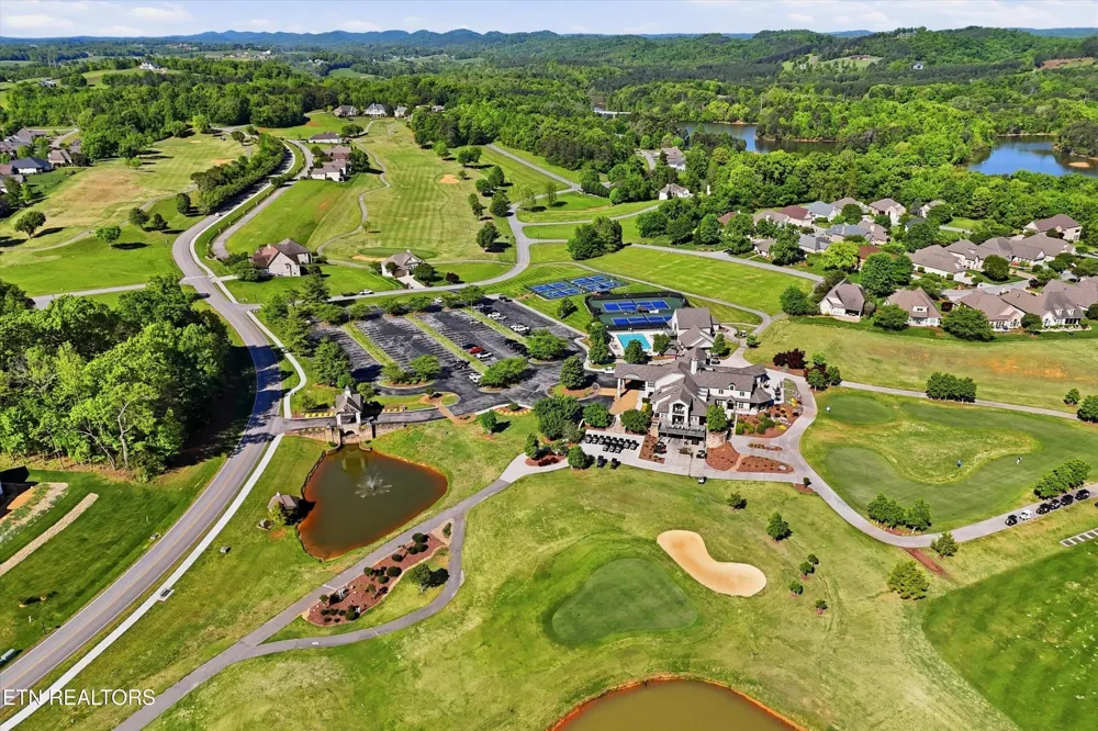 261 White Swan Drive Vonore, TN 37885