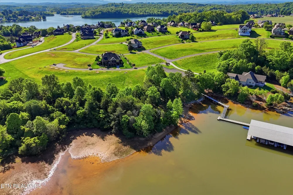 261 White Swan Drive Vonore, TN 37885